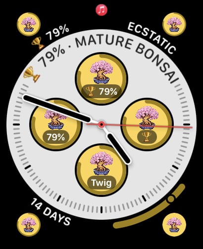 Apple Watch の Infograph 文字盤。コーナーと円に WatchieBesti のペットのコンプリケーションがあり、カーブしたラベルに気分とアクティビティが表示されている